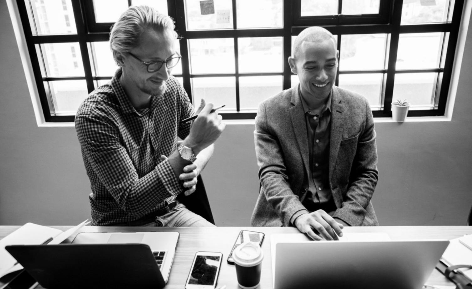 Sessione di coaching vendite con analisi delle performance